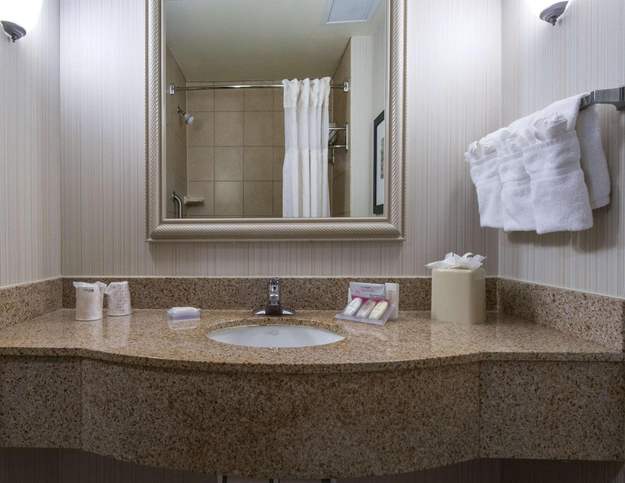 Hilton Garden Inn Tallahassee Central Экстерьер фото